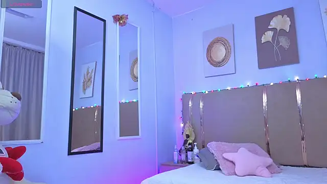 Snapshot of sarah_cruzz_ chatting on January 31, 11:03 pm sarah cruzz online show from January 31, 11:03 pm