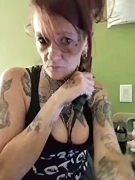 Snapshot of renegade_vyxxen chatting on March 11, 6:43 am renegade vyxxen online show from March 11, 6:43 am