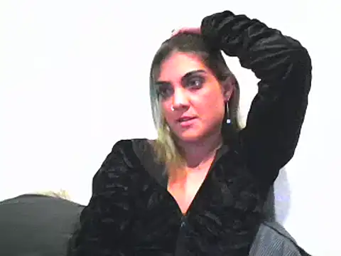 Snapshot of StripKi chatting on February 11, 3:29 pm StripKi online show from February 11, 3:29 pm