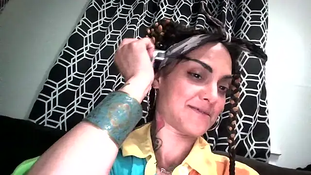 Snapshot of StripKi chatting on October 24, 1:57 am StripKi online show from October 24, 1:57 am