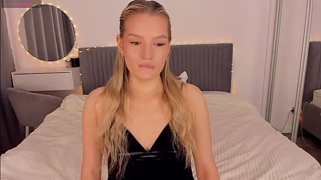 CassieRayss online show from March 18, 8:39 am