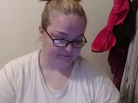 Snapshot of SexyWhiteChocolate chatting on January 8, 1:21 am SexyWhiteChocolate online show from January 8, 1:21 am