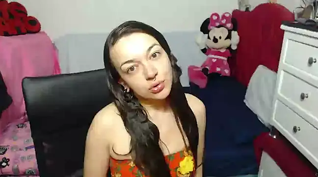 Snapshot of Angela_18honey chatting on December 22, 9:44 am Angela 18honey online show from December 22, 9:44 am