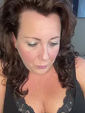 Snapshot of xsexycurvymilf chatting on December 13, 12:06 pm xsexycurvymilf online show from December 13, 12:06 pm