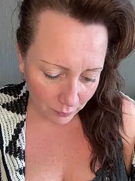 Snapshot of xsexycurvymilf chatting on January 20, 11:45 am xsexycurvymilf online show from January 20, 11:45 am