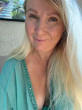 EmmaInLove23 online show from June 18, 1:06 am