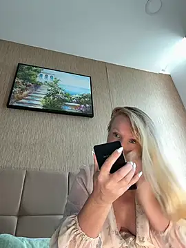 EmmaInLove23 online show from July 15, 1:44 am