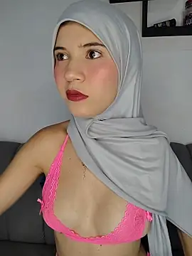 Snapshot of hanaa_18 chatting on July 17, 9:08 pm hanaa 18 online show from July 17, 9:08 pm