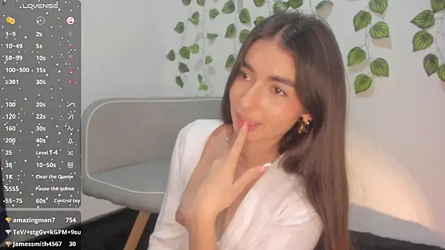 Coralinee 01 online show from December 7, 3:14 am