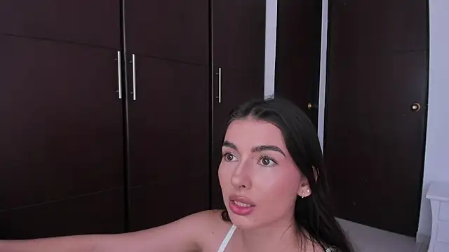 Coralinee 01 online show from January 11, 8:21 pm