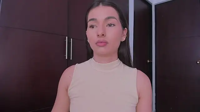 Coralinee 01 online show from January 12, 8:36 pm