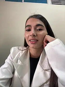 Coralinee 01 online show from November 13, 5:23 pm