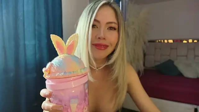 Ammy Castro online show from April 8, 9:48 pm