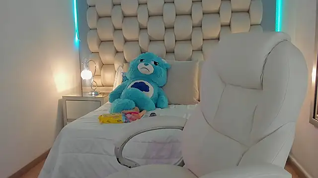 Snapshot of Helleamazing chatting on January 12, 6:39 am Helleamazing online show from January 12, 6:39 am