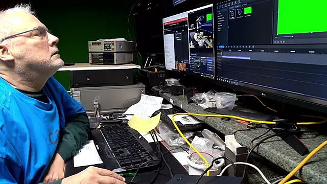 Snapshot of ButtCrackShowing-OOPS chatting on February 24, 6:28 pm ButtCrackShowing-OOPS online show from February 24, 6:28 pm