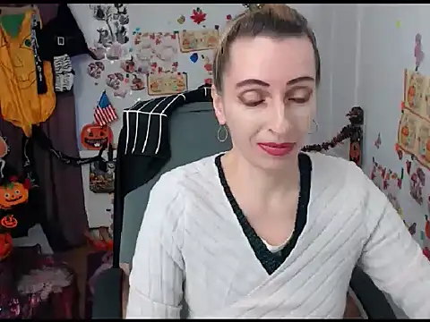 Snapshot of EvelynAngell chatting on October 20, 6:03 am EvelynAngell online show from October 20, 6:03 am