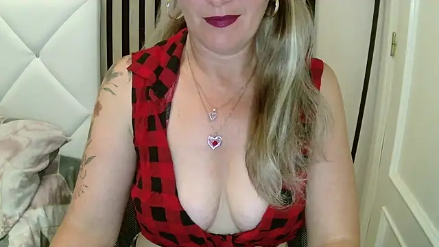 Snapshot of xxNoeliaxx chatting on May 2, 7:35 am xxNoeliaxx online show from May 2, 7:35 am