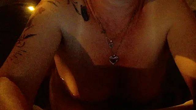 Snapshot of xxNoeliaxx chatting on May 22, 8:14 pm xxNoeliaxx online show from May 22, 8:14 pm