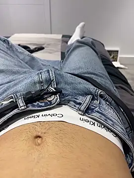 Snapshot of h0rnyguy001 chatting on October 2, 6:20 am h0rnyguy001 online show from October 2, 6:20 am