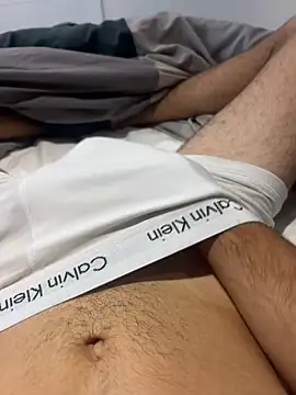 Snapshot of h0rnyguy001 chatting on October 8, 6:33 am h0rnyguy001 online show from October 8, 6:33 am