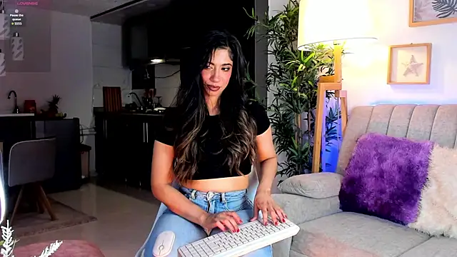 Snapshot of Issa_cooper chatting on February 9, 1:53 am Issa cooper online show from February 9, 1:53 am