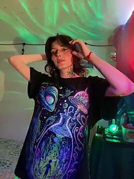 LiliJones  online show from February 16, 5:20 pm