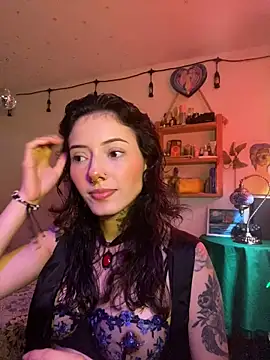 LiliJones  online show from February 20, 1:33 pm