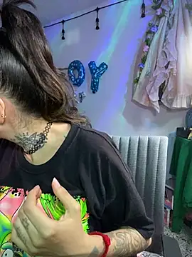 LiliJones  online show from April 15, 8:20 pm