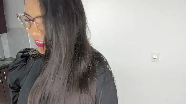 Luna Dumont online show from April 10, 11:15 am