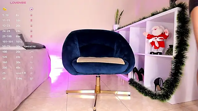 Snapshot of Itzeldreams chatting on December 20, 3:53 pm Itzeldreams online show from December 20, 3:53 pm
