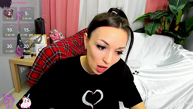 jessica tiny online show from February 14, 1:45 am