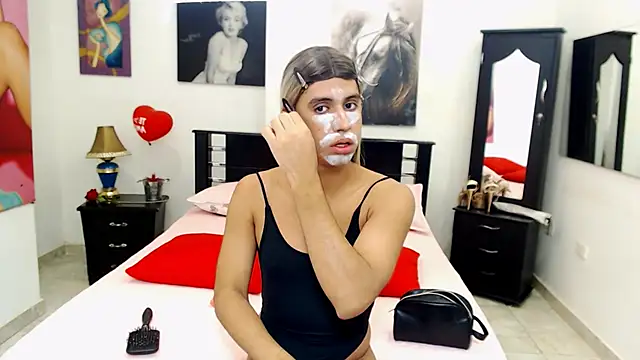 Snapshot of VeronicaReynolds chatting on December 18, 12:07 pm VeronicaReynolds online show from December 18, 12:07 pm