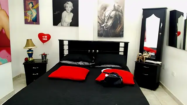 Snapshot of VeronicaReynolds chatting on January 13, 12:02 pm VeronicaReynolds online show from January 13, 12:02 pm