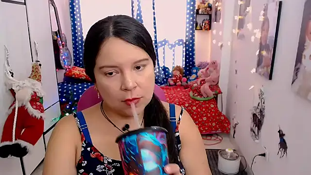 claryssa  online show from December 6, 4:17 pm