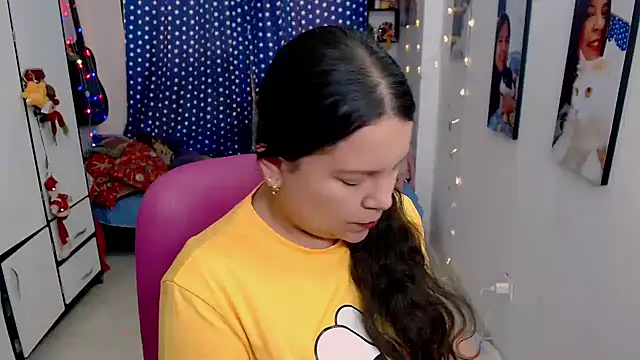 claryssa  online show from January 9, 9:05 pm