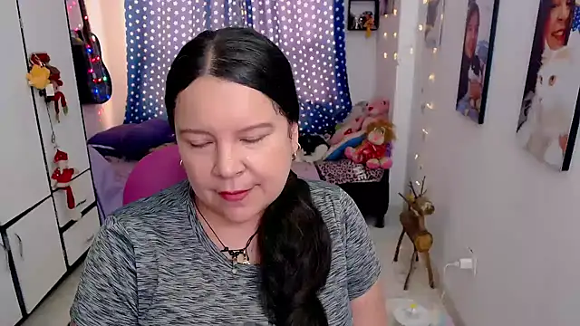 claryssa  online show from February 10, 7:51 pm