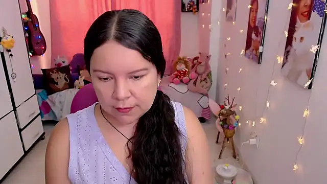 claryssa  online show from May 17, 9:00 pm