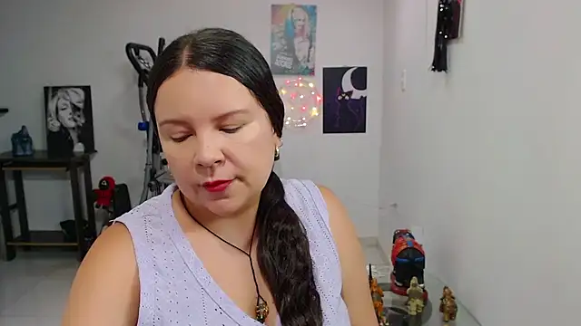 claryssa  online show from May 28, 7:00 pm