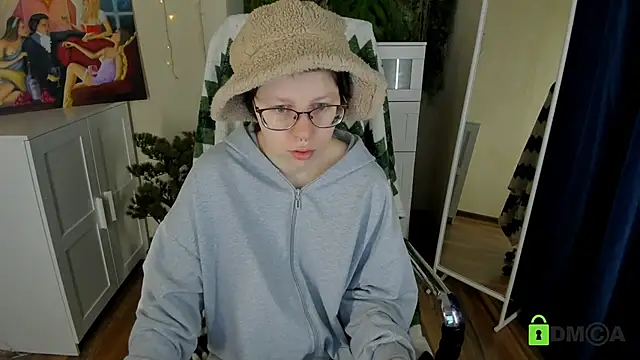 Melissa Wells online show from December 14, 2:11 pm