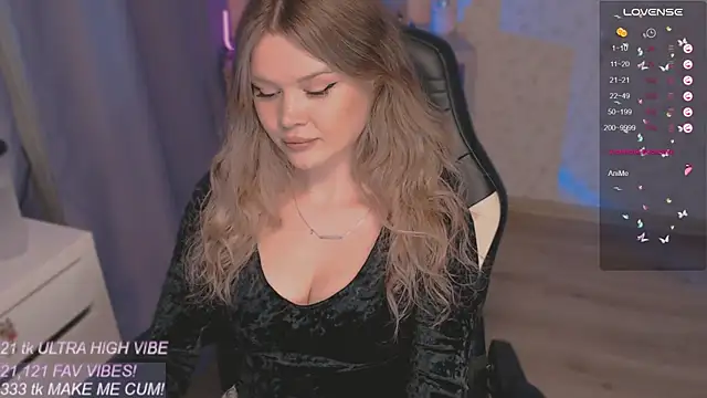 Snapshot of VeronaAura chatting on October 12, 10:31 pm VeronaAura online show from October 12, 10:31 pm