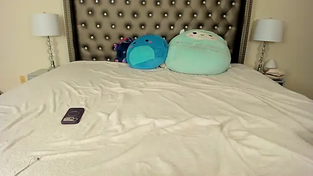 NadiaLyla online show from March 24, 6:07 am