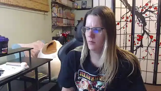 Sarahtineke online show from February 12, 10:27 pm