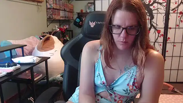 Sarahtineke online show from March 24, 4:12 pm