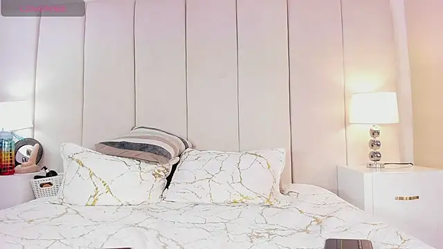 Snapshot of Luciana_66 chatting on December 23, 11:06 pm Luciana 66 online show from December 23, 11:06 pm