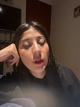 Snapshot of BubbleGumm_ chatting on March 3, 11:56 pm BubbleGumm online show from March 3, 11:56 pm