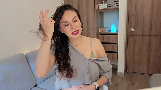 Snapshot of Monica-Bello chatting on March 19, 6:01 pm Monica-Bello online show from March 19, 6:01 pm