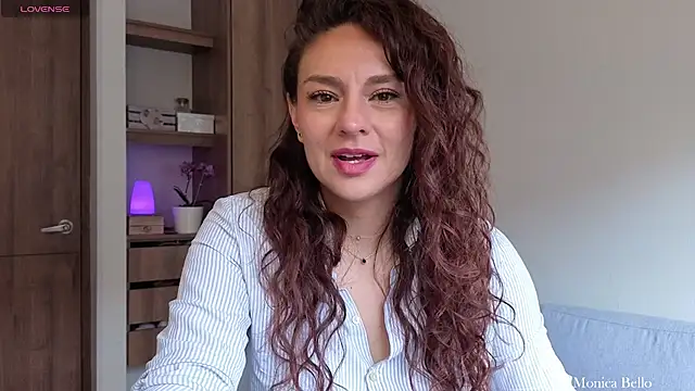 Snapshot of Monica-Bello chatting on June 18, 3:05 pm Monica-Bello online show from June 18, 3:05 pm