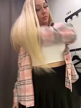 Snapshot of Deonta_ chatting on December 9, 10:22 am Deonta online show from December 9, 10:22 am