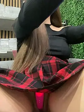 Snapshot of Deonta_ chatting on February 6, 7:02 am Deonta online show from February 6, 7:02 am