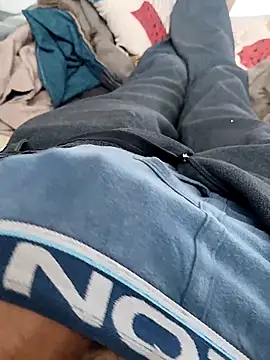 Snapshot of Monster_Bigdick chatting on November 6, 6:58 am Monster Bigdick online show from November 6, 6:58 am